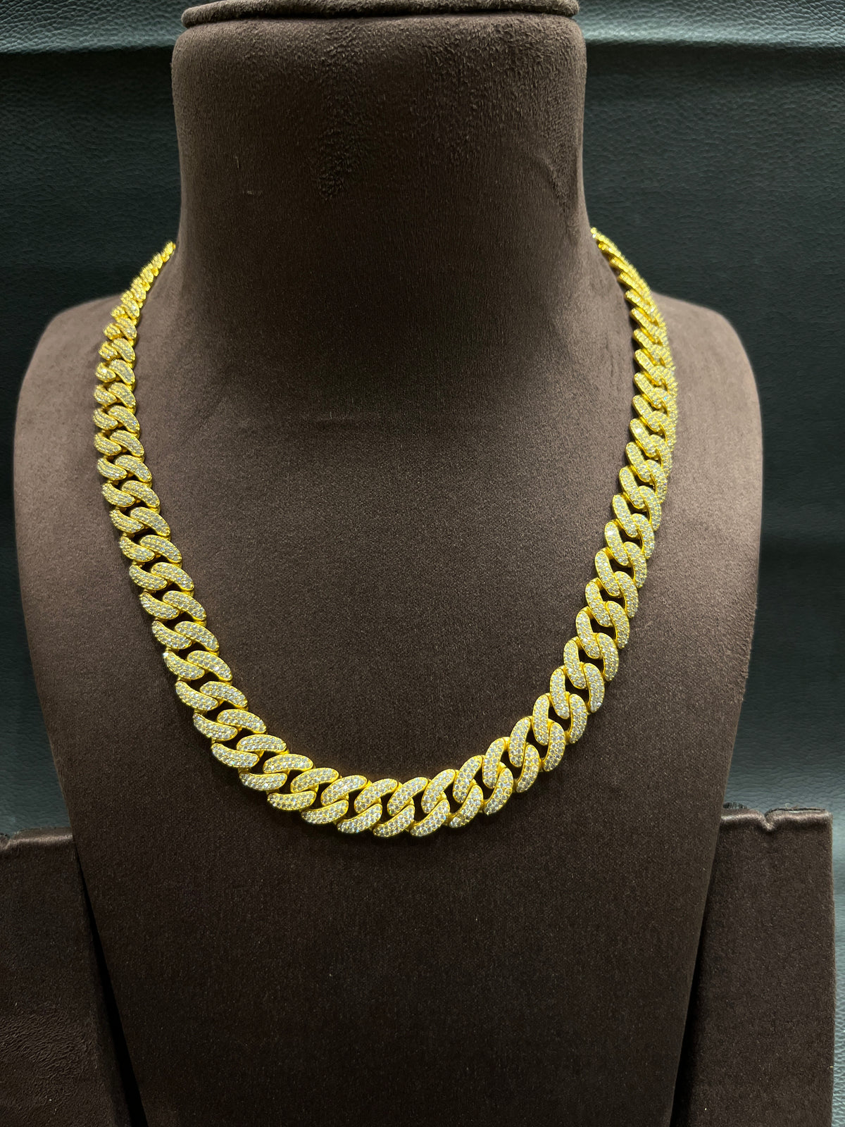 Men’s stone work chain
