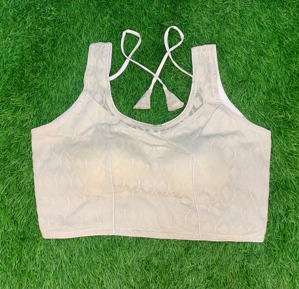 Half white blouse/ light chocolate chase