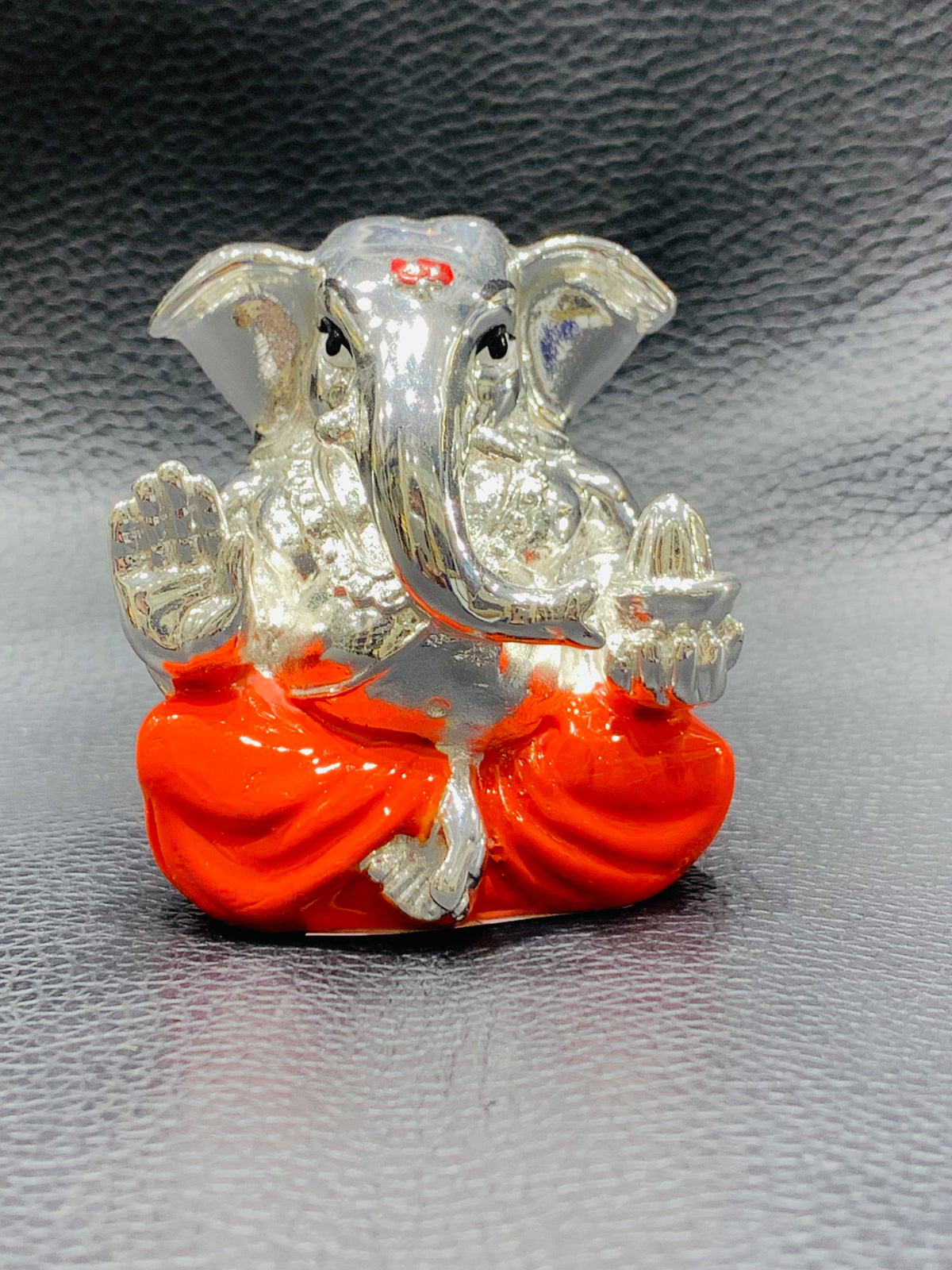 Resin material idol