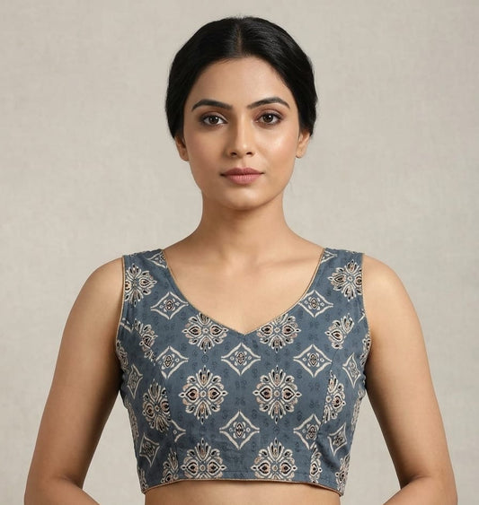 Printed Blouse 👚 grey colour sleeveless