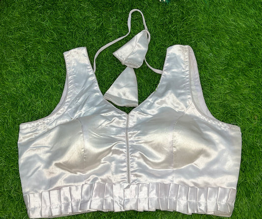 Frills with hands white colour