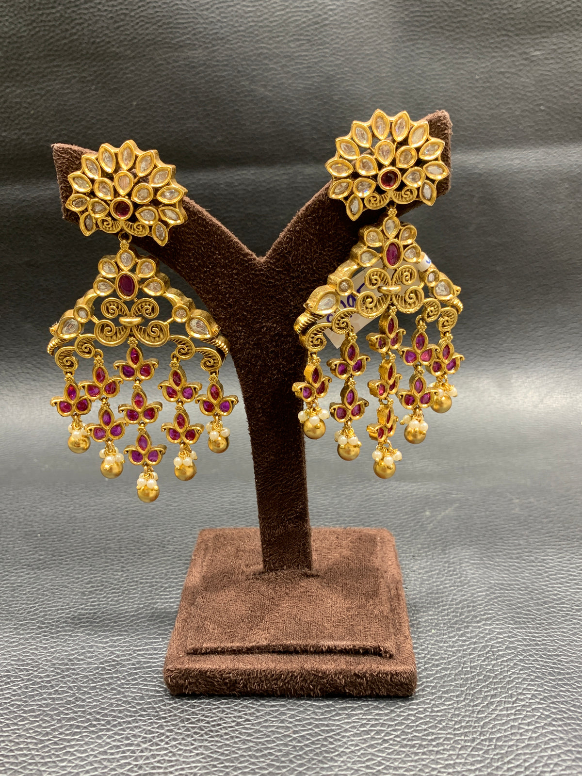 Long earring in gold polish